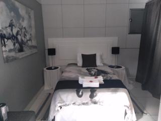 An Exclusive Guesthouse too - Mbombela - 9
