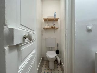 Central Typical Parisian Studio - 2