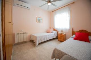 Chalet individual con piscina privada en Miami Playa - 1