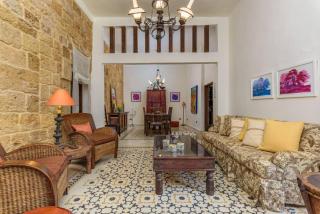 La Madrague 3 Bedroom Villa with Garden in Batroun - Batroûn - 4