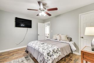 Updated Charlotte Home with Yard about 3 Mi to Uptown! - Charlotte - 2