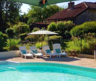 Domaine Charente Glamping Familyroom Le Jardin with external toilet & shower house & outdoor kitchen - 9