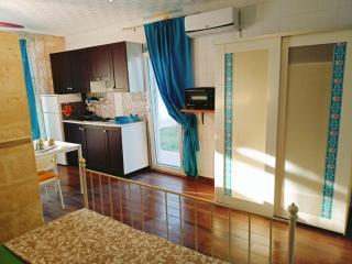 Apartment sleeps 4 in a villa 100m from the sandy sea - 7