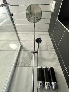 Granada Apartments Holmfield Rd - 1