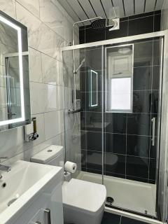 Granada Apartments Holmfield Rd - 1