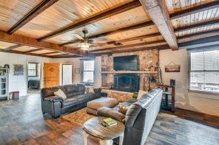 Rustic Valley Cottage with Boathouse on Lake Harding - Valley - 9