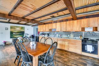 Rustic Valley Cottage with Boathouse on Lake Harding - Valley - 4