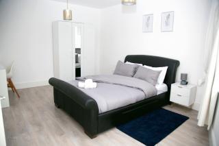 Peace Home - Watford - 8