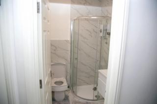 Peace Home - Watford - 7