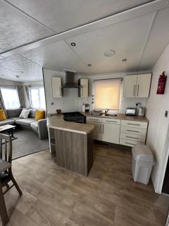 Lovely caravan at Martello Beach Holiday Park Sv14 - Jaywick Sands - 6