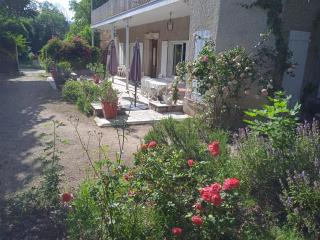 Maison calme avec piscine entourée de son parc - 4