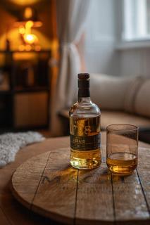 Trendy 2 Bed Flat - Near Airport - 1