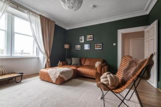 Trendy 2 Bed Flat - Near Airport - 2