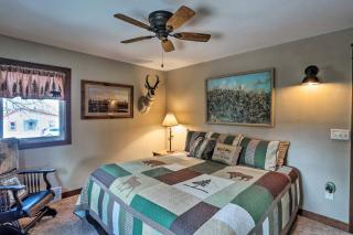 Cozy Custer Cottage w Deck: Walk to Shops Food - Custer - 3