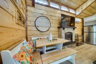 Hook, Line, and Sinker Retreat Fire Pit, Grill! - Broken Bow - 4