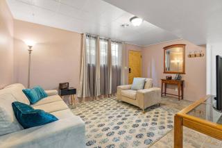 Cozy Holiday Hideaway King Bed Free Parking - 4