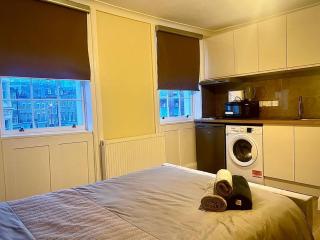 C.London, Zone 1. Double Studio, moments from Oxford St - Londra - 2