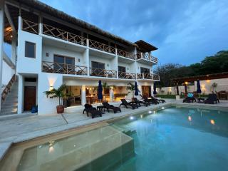 Casa Jubilee king suite main floor - Puerto Escondido - 0
