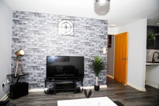 Stylish two-bedroom Salford Quays apartment - 3