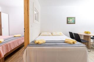 Apartments Serzane - Zastražišće - 1