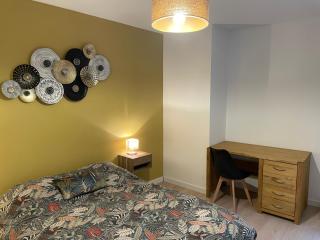 T2 moderne totalement rénové, hypercentre Rochefort, arrivée autonome - 1