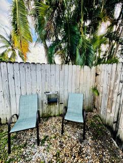 Modern Home - Termpurpedic Queen bed, Laundry, Free Parkging, EV Tesla - 1