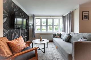 Zircon - 2 Bed Flat with Parking - Southampton - 0