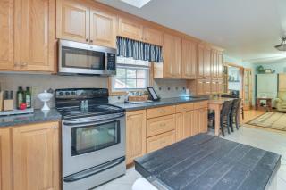 Large Home with Deck and Grill about 9 Mi to Virginia Tech - Christiansburg - 2