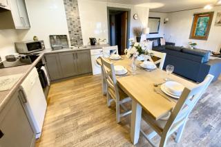 Beech Lodge 4 Hot Tub - York - 1
