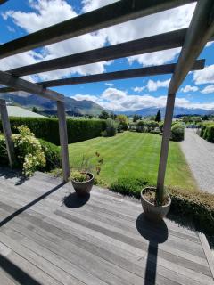 Scenic Stay Lake & Mountain Views - 2