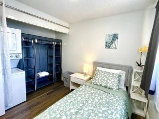 Casa Bella Homes - Top floor 2-BR 1 Bath Condo, Centrally located - 5