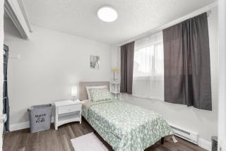 Casa Bella Homes - Top floor 2-BR 1 Bath Condo, Centrally located - 4