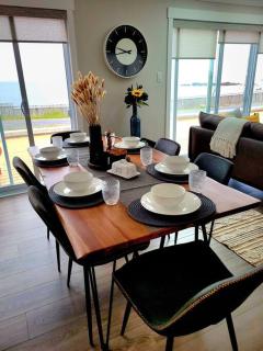 2 Bedroom 2 Bathroom Oceanfront Oasis - 9