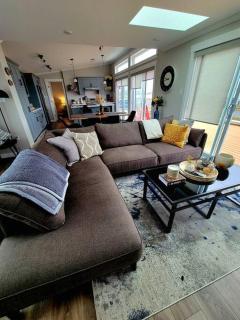 2 Bedroom 2 Bathroom Oceanfront Oasis - 4