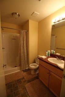 Athens city townhouse, 2 king masters, 2.5 baths. - 1