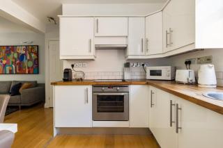 London Is Yours - 2 Bedroom in Kensington - 3