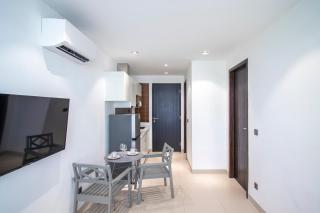 Pool View 1 BR Apartment With Greenery and Gym - Heart of Siem Reap 3rd floor - Siem Reap - 1