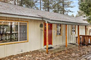 Timber Pines Chalet~ Hot Tub~ Walk to Lake/Marina~ - 9