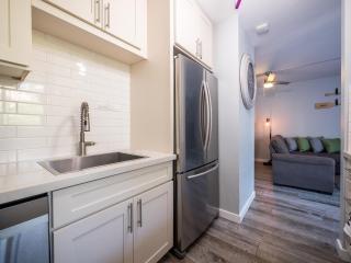 Maui Makai Condo - Completely renovated 1 bedroom 1 bath condo, just steps away from Kahana Beach - Kahana - 2