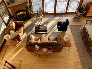 Spacious Lakefront Retreat w/Stunning Views - - 4
