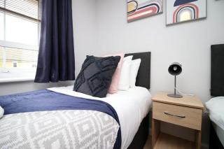 Free Wifi | Parking Access | 3BR - Rogerstone - 5