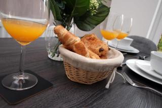 Free Wifi | Parking Access | 3BR - Rogerstone - 4