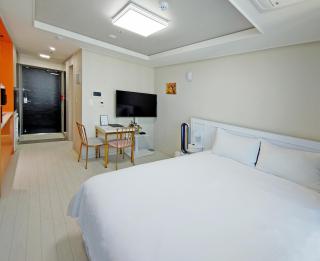 Daegu Star B&B DSR Hotel lily guestroom - Daegu - 5