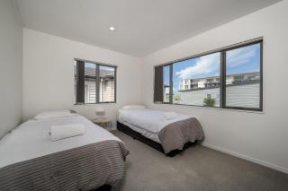 7BR 3BH Beach Escape. 2 min to Browns Bay Beach - Auckland - 3
