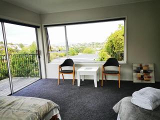 Sunshine hillcrest home - Auckland - 1