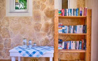 Houmis Apts & Studios - Agios Georgios Pagon - 8