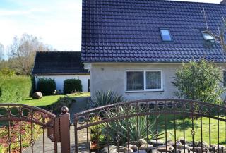 Ferienhaus mitten in der Natur, separater Eingang, Garten - - 9