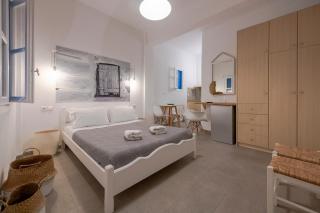 White and Grey Chora - 0