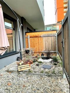 Amazing large 2,5rooms with terrace and parking! - Bratislava - 8