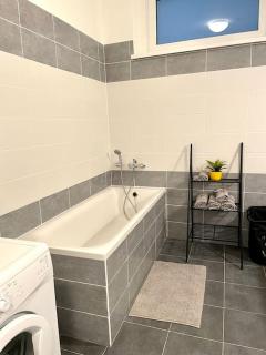 Amazing large 2,5rooms with terrace and parking! - Bratislava - 6